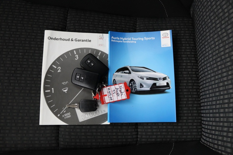 Toyota Auris Touring Sports - 1.8 Hybrid 11