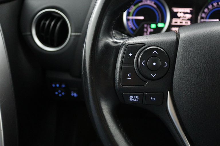 Toyota Auris Touring Sports - 1.8 Hybrid 19