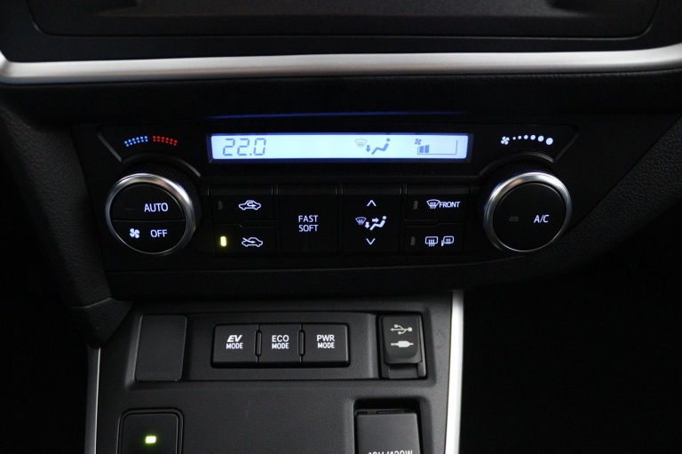 Toyota Auris Touring Sports - 1.8 Hybrid 7