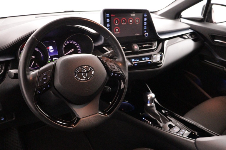 Toyota C-HR - 1.8 Hybrid Bi-Tone Plus 18