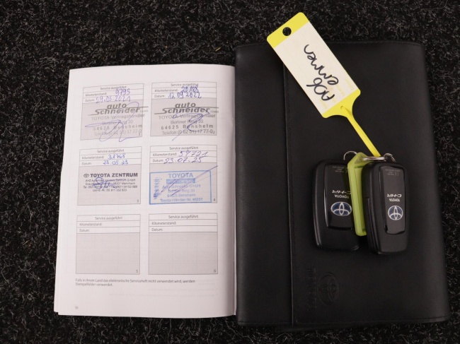 Toyota C-HR - 1.8 Hybrid Bi-Tone Plus