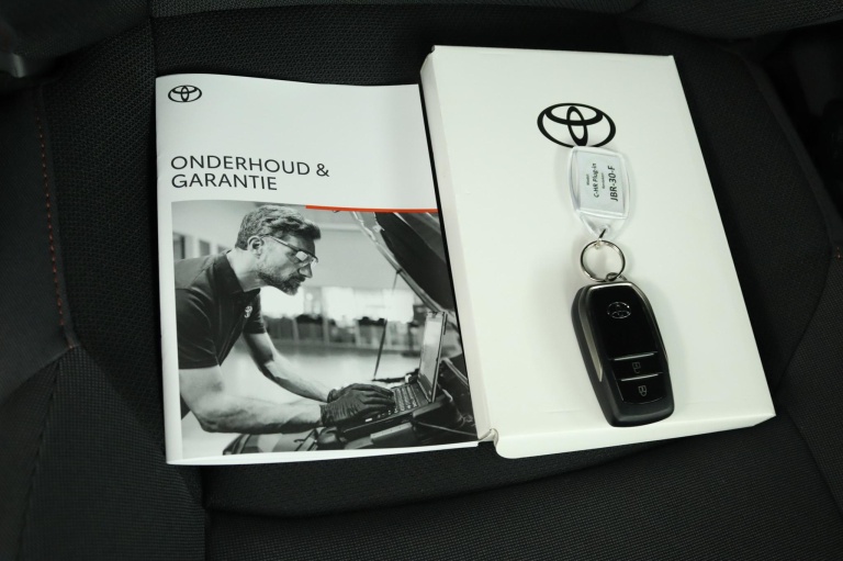 Toyota C-HR - 2.0 Plug-in Hybrid 220 ADG Limited Edition 11