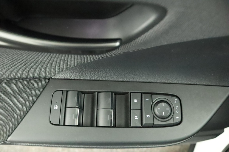 Toyota C-HR - 2.0 Plug-in Hybrid 220 ADG Limited Edition 29