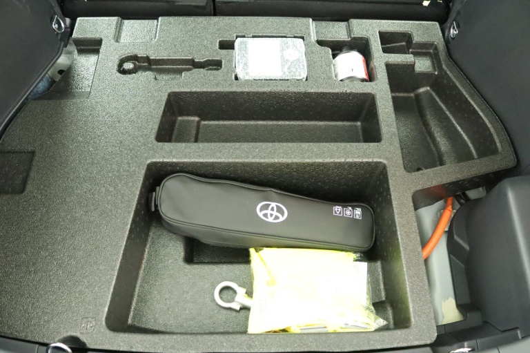 Toyota C-HR - 2.0 Plug-in Hybrid 220 ADG Limited Edition 35