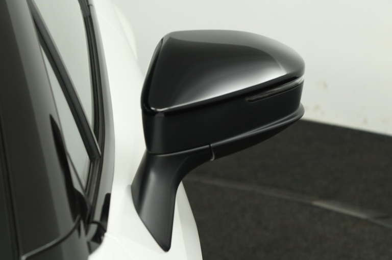 Toyota C-HR - 2.0 Plug-in Hybrid 220 ADG Limited Edition 39