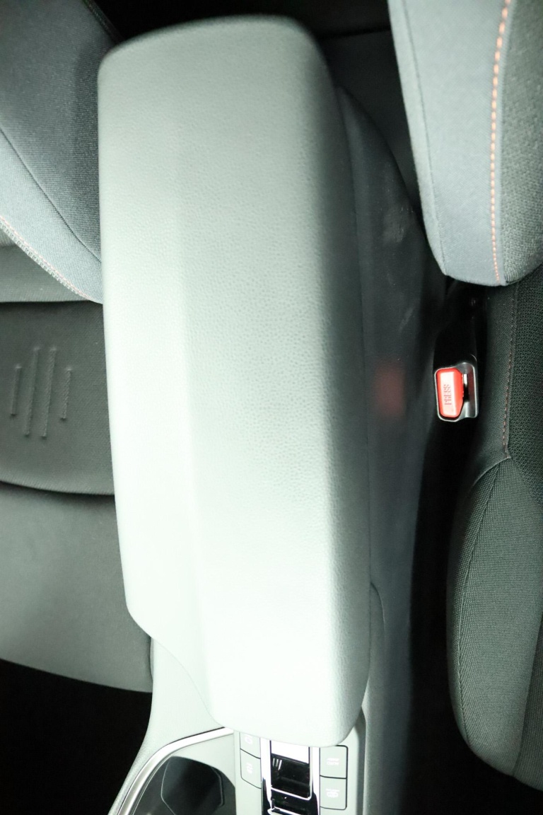 Toyota C-HR - 2.0 Plug-in Hybrid 220 ADG Limited Edition 59