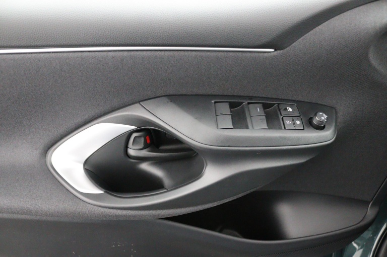 Toyota Yaris - 1.5 Hybrid 115 Comfort 28