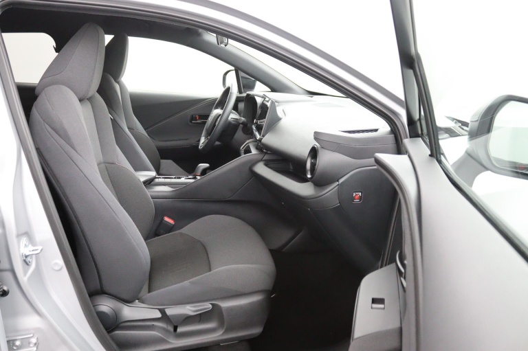 Toyota C-HR - 2.0 Plug-in Hybrid 220 Dynamic 11