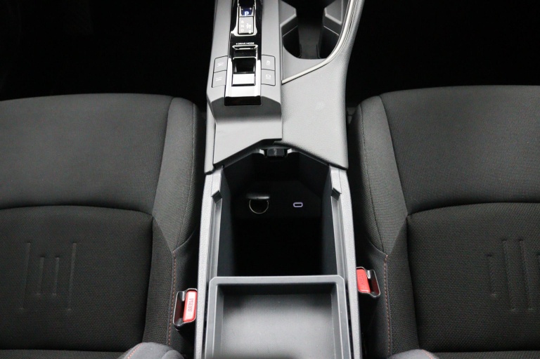 Toyota C-HR - 2.0 Plug-in Hybrid 220 Dynamic 18