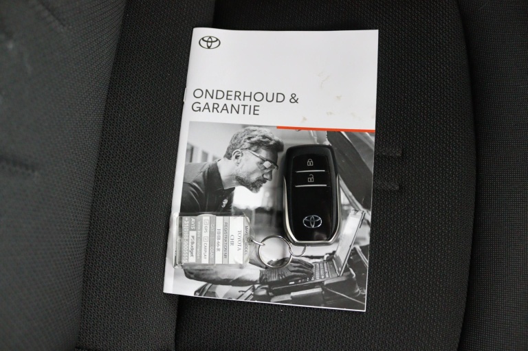 Toyota C-HR - 2.0 Plug-in Hybrid 220 Dynamic 24