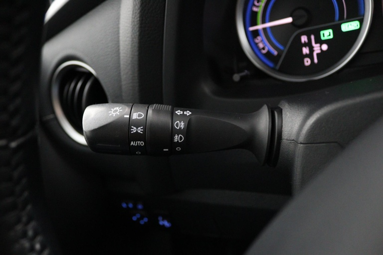 Toyota Auris Touring Sports - 1.8 Hybrid 30