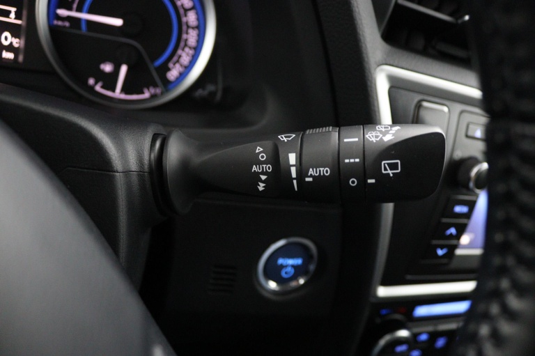 Toyota Auris Touring Sports - 1.8 Hybrid 31