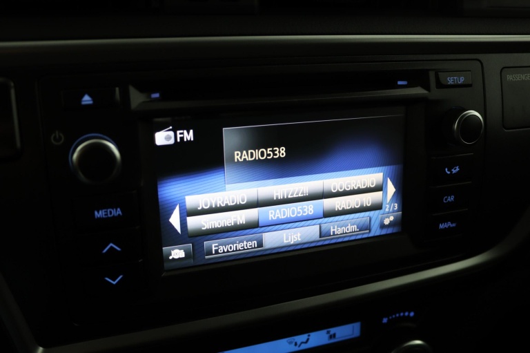 Toyota Auris Touring Sports - 1.8 Hybrid 8