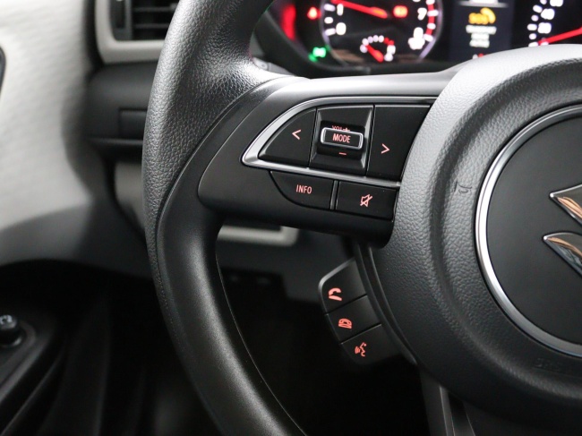 Suzuki Swift - 1.2 Comfort Smart Hybrid