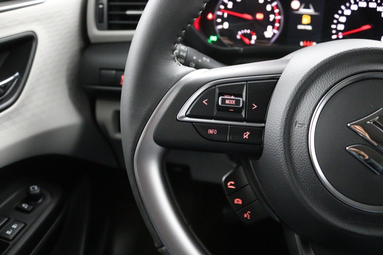 Suzuki Swift - 1.2 Style Smart Hybrid 21