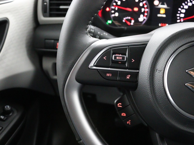 Suzuki Swift - 1.2 Style Smart Hybrid