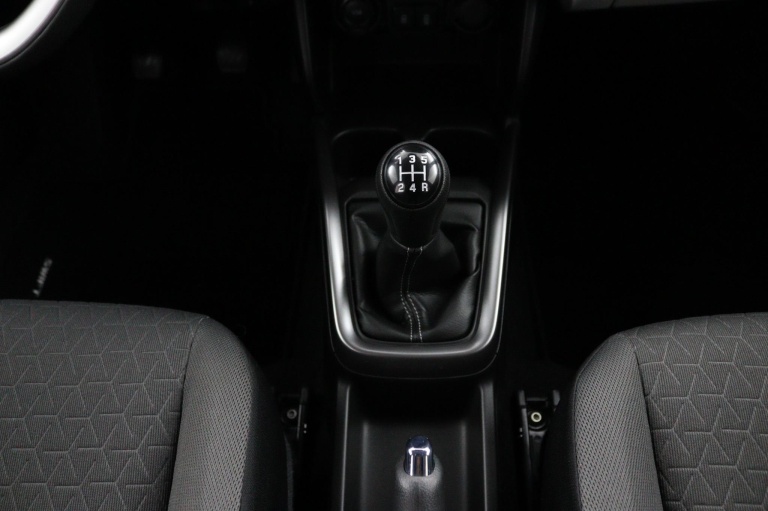 Suzuki Swift - 1.2 Style Smart Hybrid 26