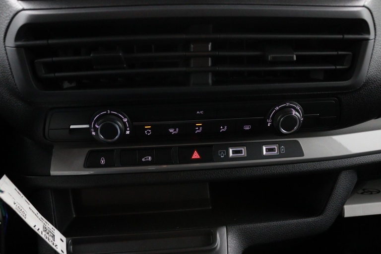 Toyota PROACE Electric Long Worker 75kWh - Standaard laadvermogen Electric Navigator met Bank 18