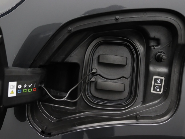 Toyota PROACE Electric Long Worker 75kWh - Standaard laadvermogen Electric Navigator met Bank