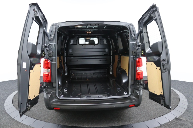 Toyota PROACE Electric Long Worker 75kWh - Standaard laadvermogen Electric Navigator met Bank 9