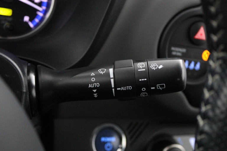 Toyota Yaris - 1.0 VVT-i Now 29