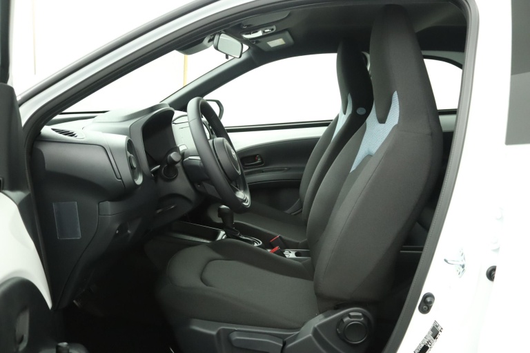 Toyota Aygo X - Hybrid 115 play 16