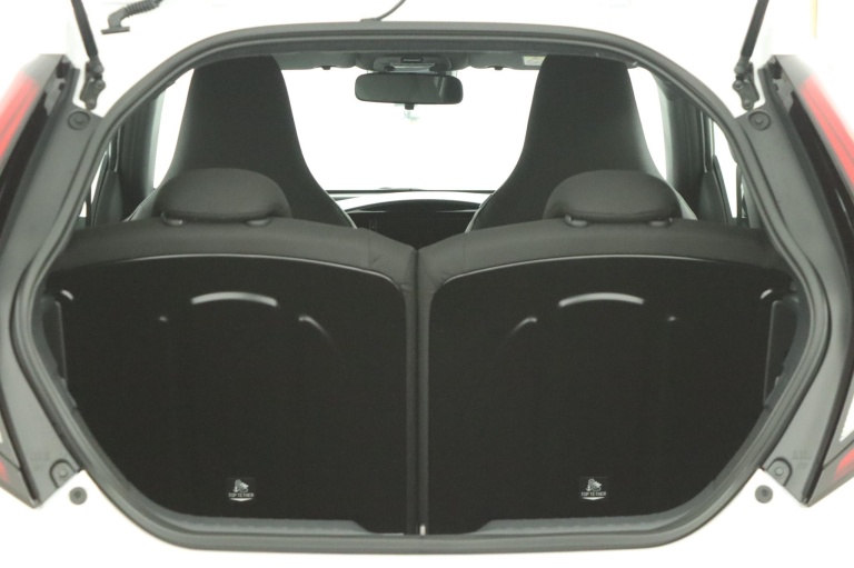 Toyota Aygo X - Hybrid 115 play 23