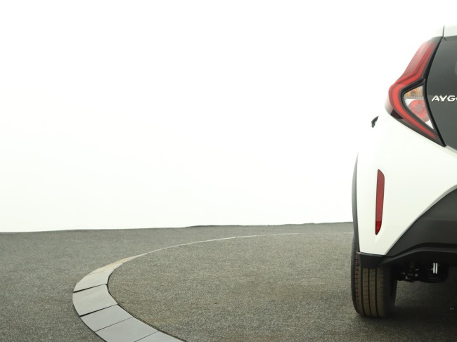 Toyota Aygo X - Hybrid 115 play