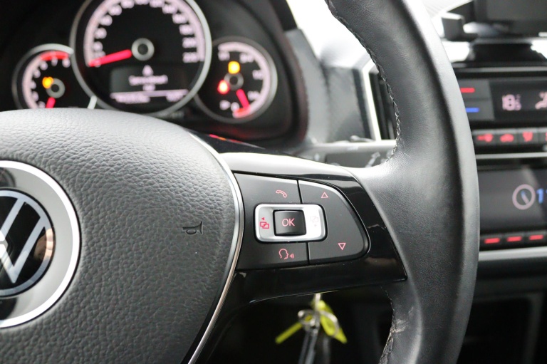 Volkswagen Up! - 1.0 R-Line 19