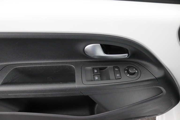 Volkswagen Up! - 1.0 R-Line 26