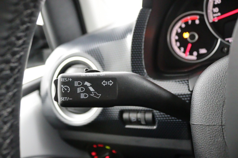 Volkswagen Up! - 1.0 R-Line 28