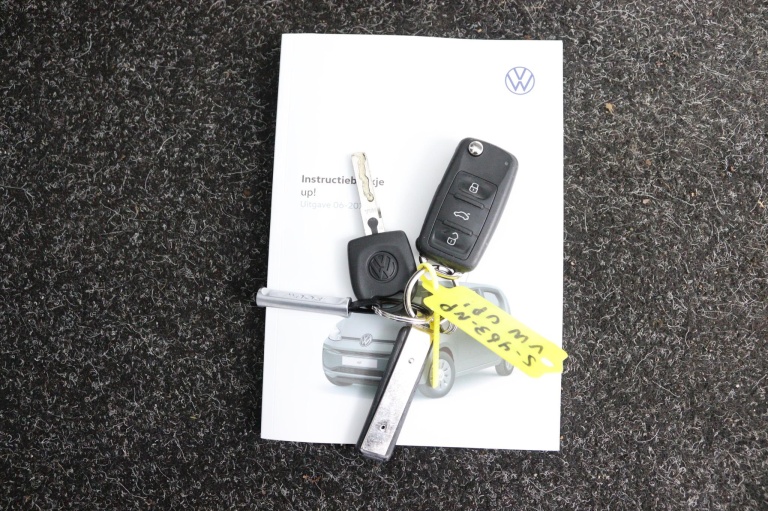 Volkswagen Up! - 1.0 R-Line 9