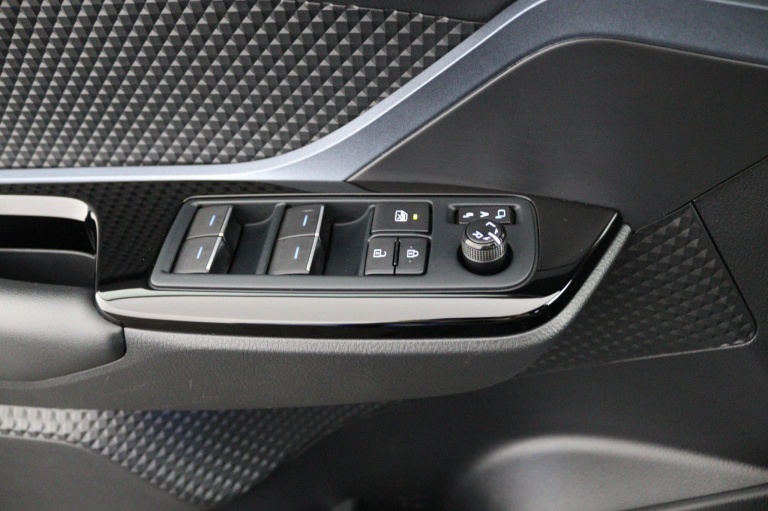 Toyota C-HR - 2.0 Hybrid Bi-Tone 27