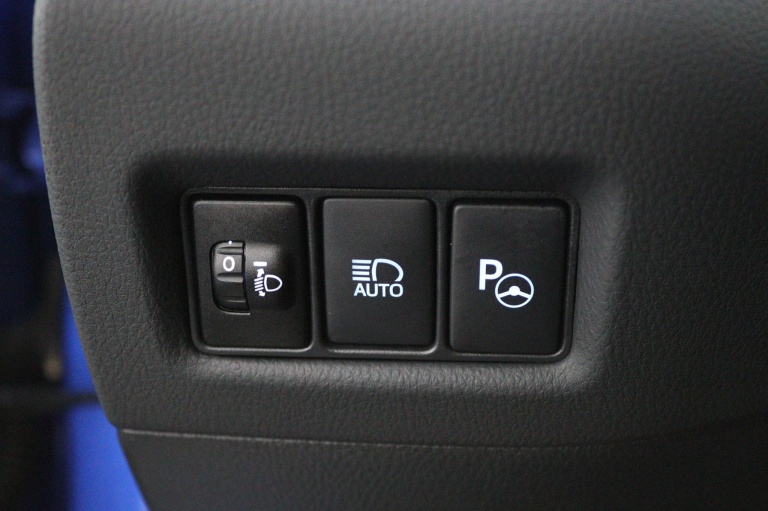 Toyota C-HR - 2.0 Hybrid Bi-Tone 28