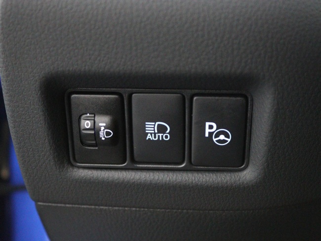 Toyota C-HR - 2.0 Hybrid Bi-Tone