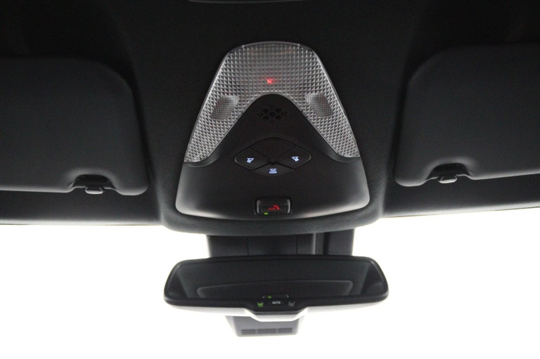 Toyota C-HR - 2.0 Hybrid Bi-Tone 32