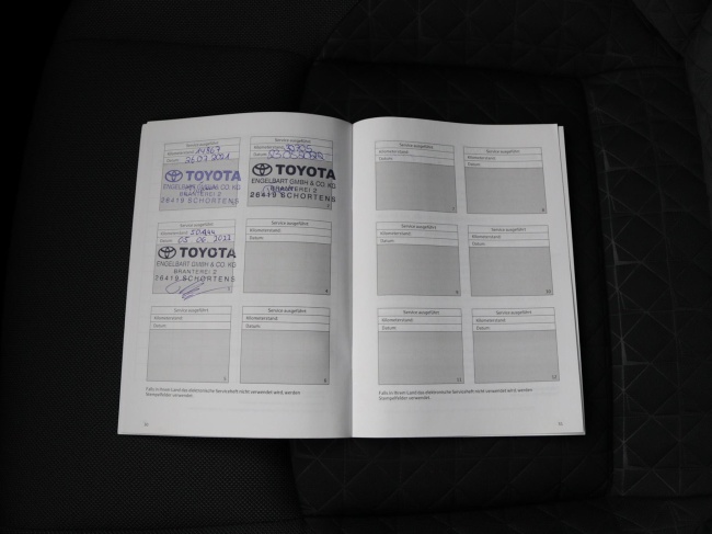 Toyota C-HR - 2.0 Hybrid Bi-Tone