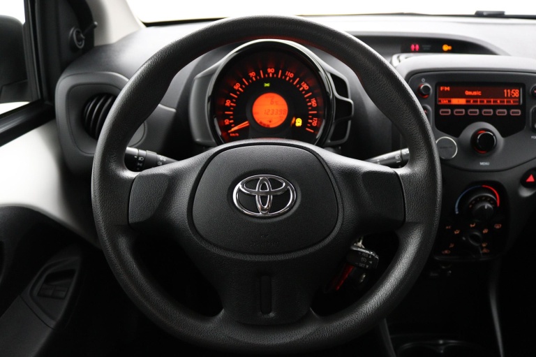 Toyota Aygo - 1.0 VVT-i x-now 18