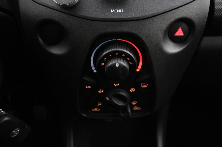 Toyota Aygo - 1.0 VVT-i x-now 7