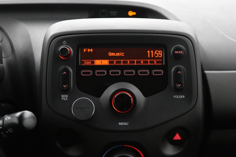 Toyota Aygo - 1.0 VVT-i x-now 8