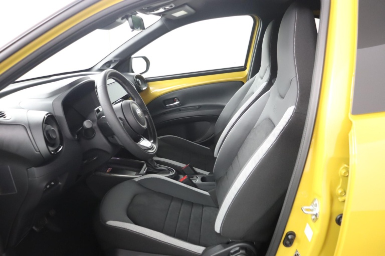 Toyota Aygo X - Hybrid 115 GR Sport 17