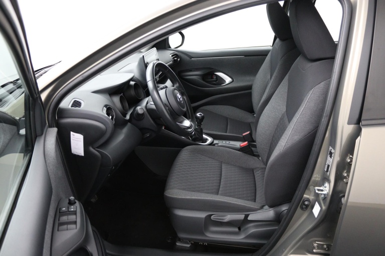 Toyota Yaris - 1.5 VVT-i Dynamic 17