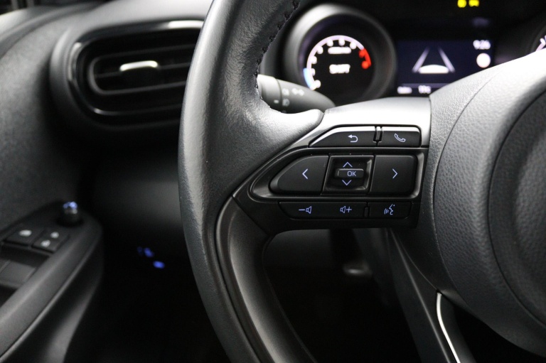 Toyota Yaris - 1.5 VVT-i Dynamic 19