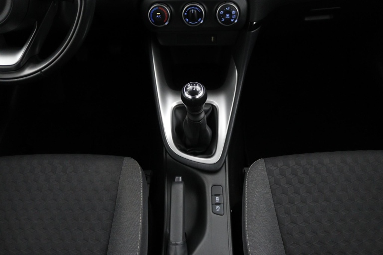 Toyota Yaris - 1.5 VVT-i Dynamic 26