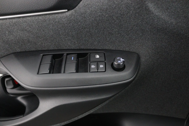 Toyota Yaris - 1.5 VVT-i Dynamic 28