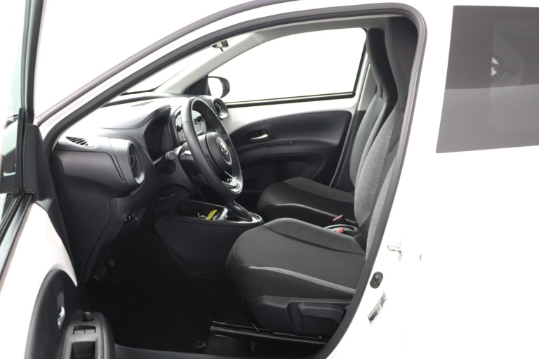 Toyota Aygo X - 1.0 VVT-i S-CVT first 17