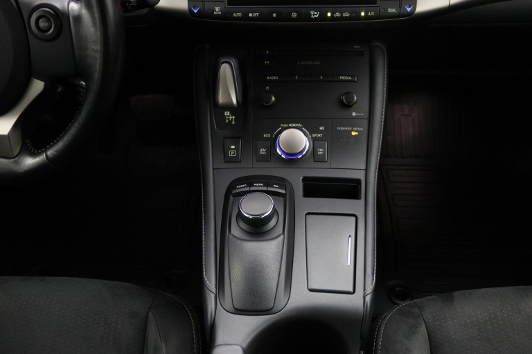 Lexus CT - 200h Business Line 27