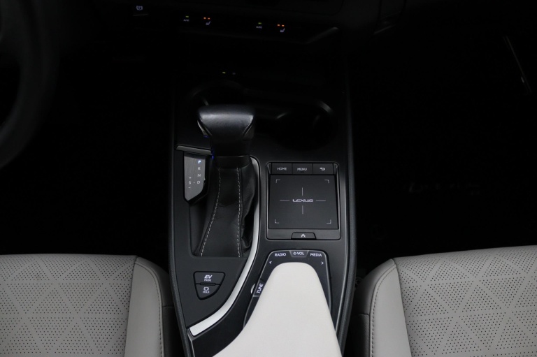 Lexus UX - 250h Luxury Line 26