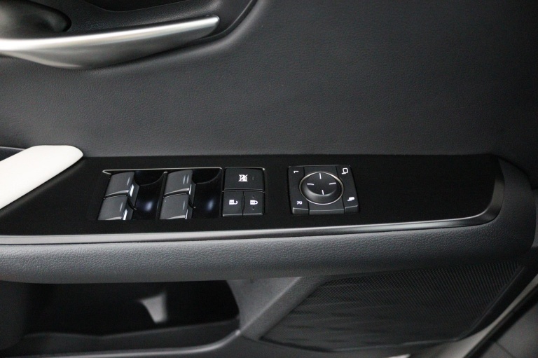 Lexus UX - 250h Luxury Line 28