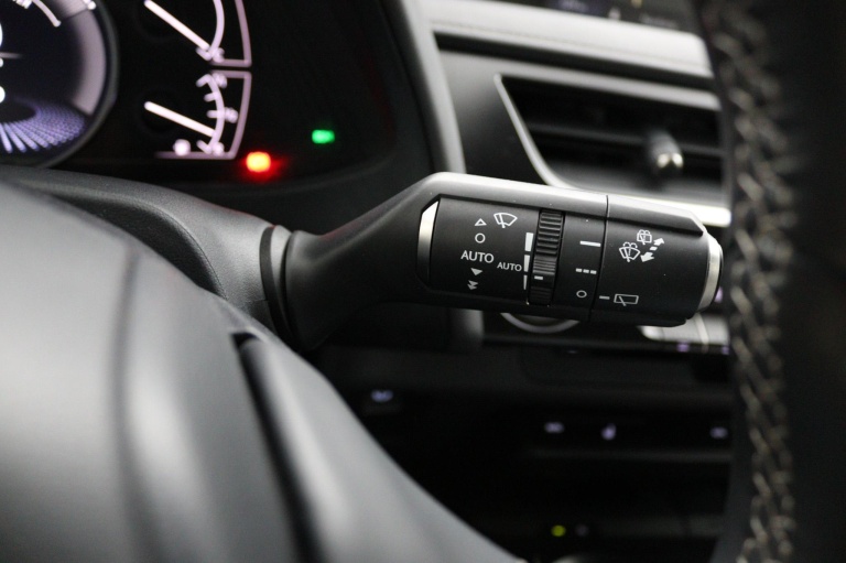 Lexus UX - 250h Luxury Line 30